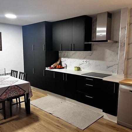 Duplex Bertamirans Apartment Angeles ภายนอก รูปภาพ