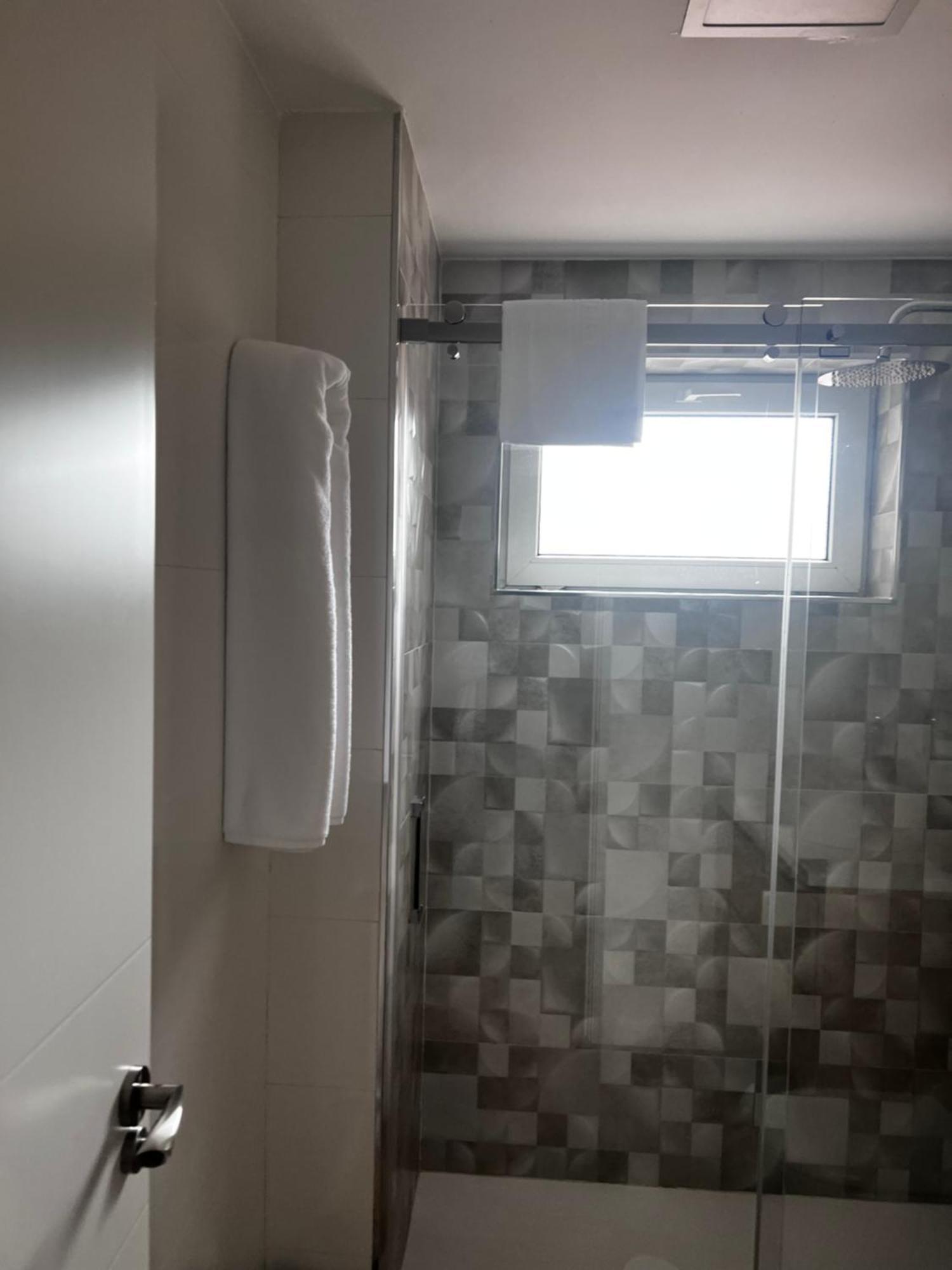 Duplex Bertamirans Apartment Angeles ภายนอก รูปภาพ
