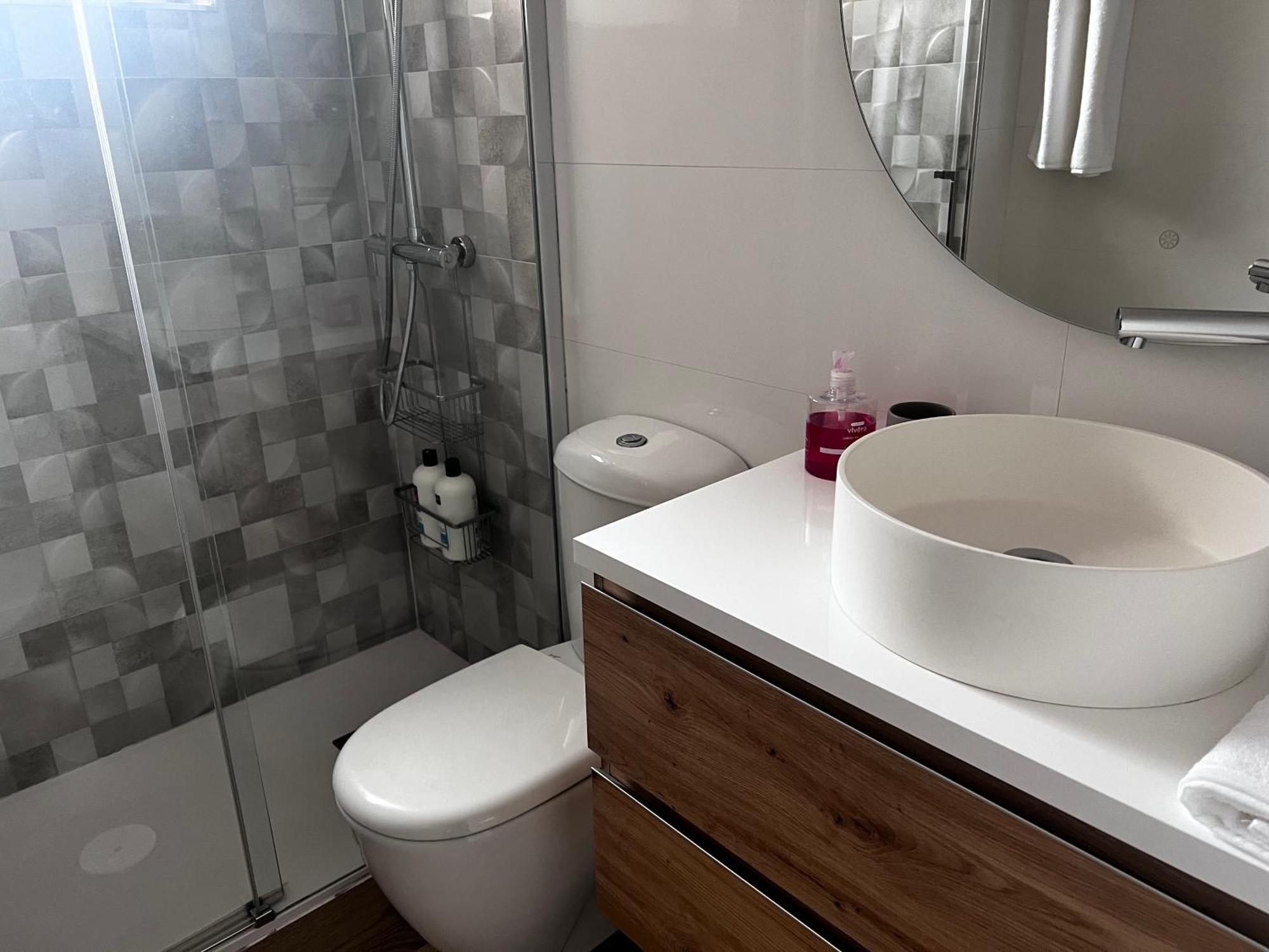 Duplex Bertamirans Apartment Angeles ภายนอก รูปภาพ