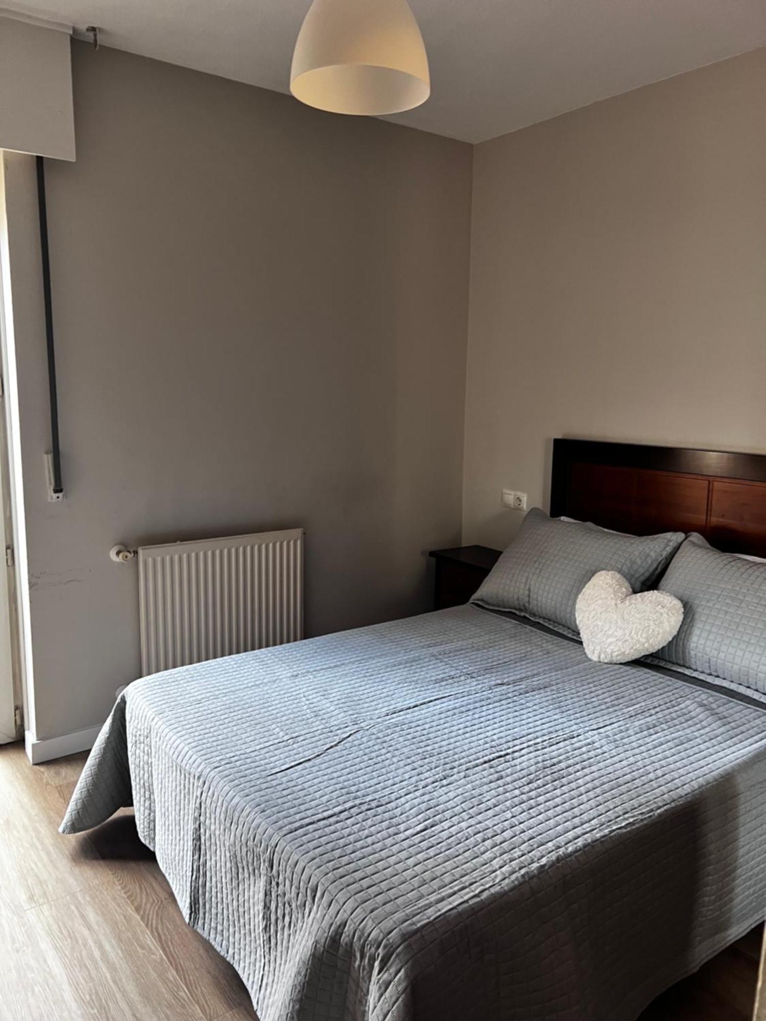 Duplex Bertamirans Apartment Angeles ภายนอก รูปภาพ